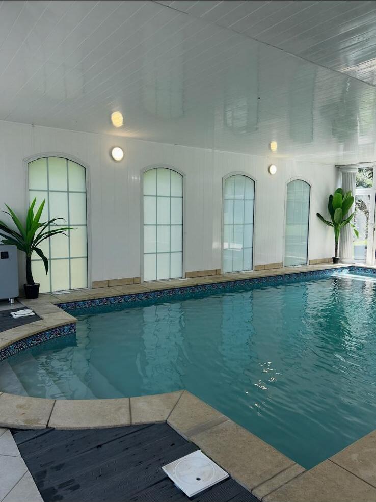 La piscine sous verrière