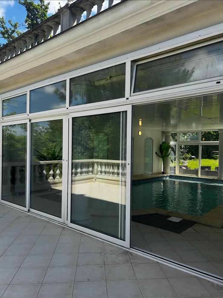 Véranda sur la piscine